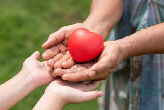 people-holding-rubber-heart2